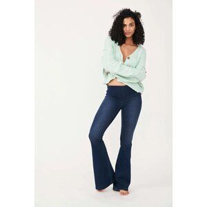 FREE PEOPLE We the Free Gummy Pull-On Flare Leg Jeans in Wash Rich Blue US 28